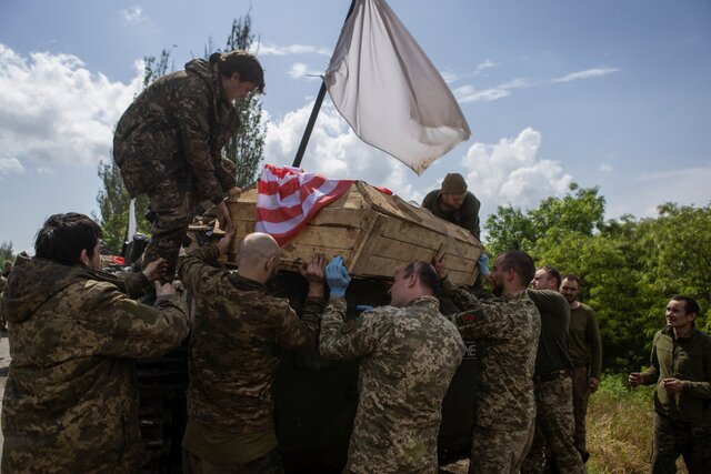 На войне в Украине погибли не меньше 16 американских добровольцев. The Washington Post рассказала истории пятерых из них