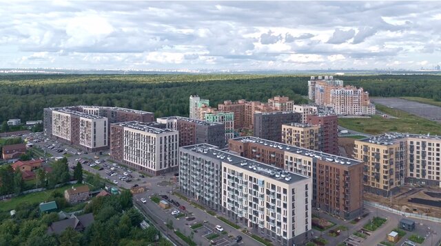 Один из крупнейших застройщиков РФ — «Самолет» — оказался в кризисе после отмены льготной ипотеки, повышения ставки ЦБ и смерти акционера. Выжить компании может помочь новый влиятельный владелец. Кто он? И чего ждать покупателям квартир?