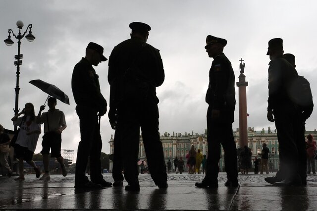 Жительница Петербурга обратилась в полицию с заявлением об изнасиловании. В отделении над ней пять часов издевались, избивали и подвергали сексуализированному насилию